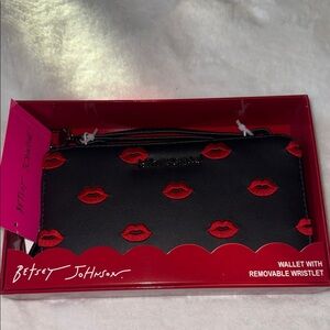 💋💋Betsy Johnson kiss lips wallet with removable wristlet 💋💋💋